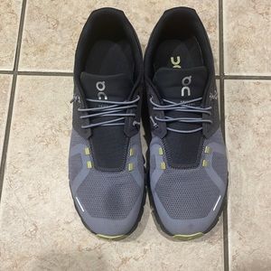 On Cloud 5 Mens 9.5  Running Shoes Athletic Outdoors Casual Streetwear